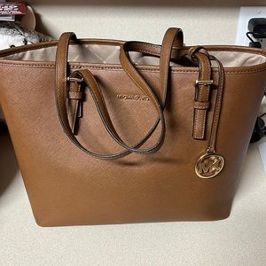 Michael kors tote! No scratches or tears or stains